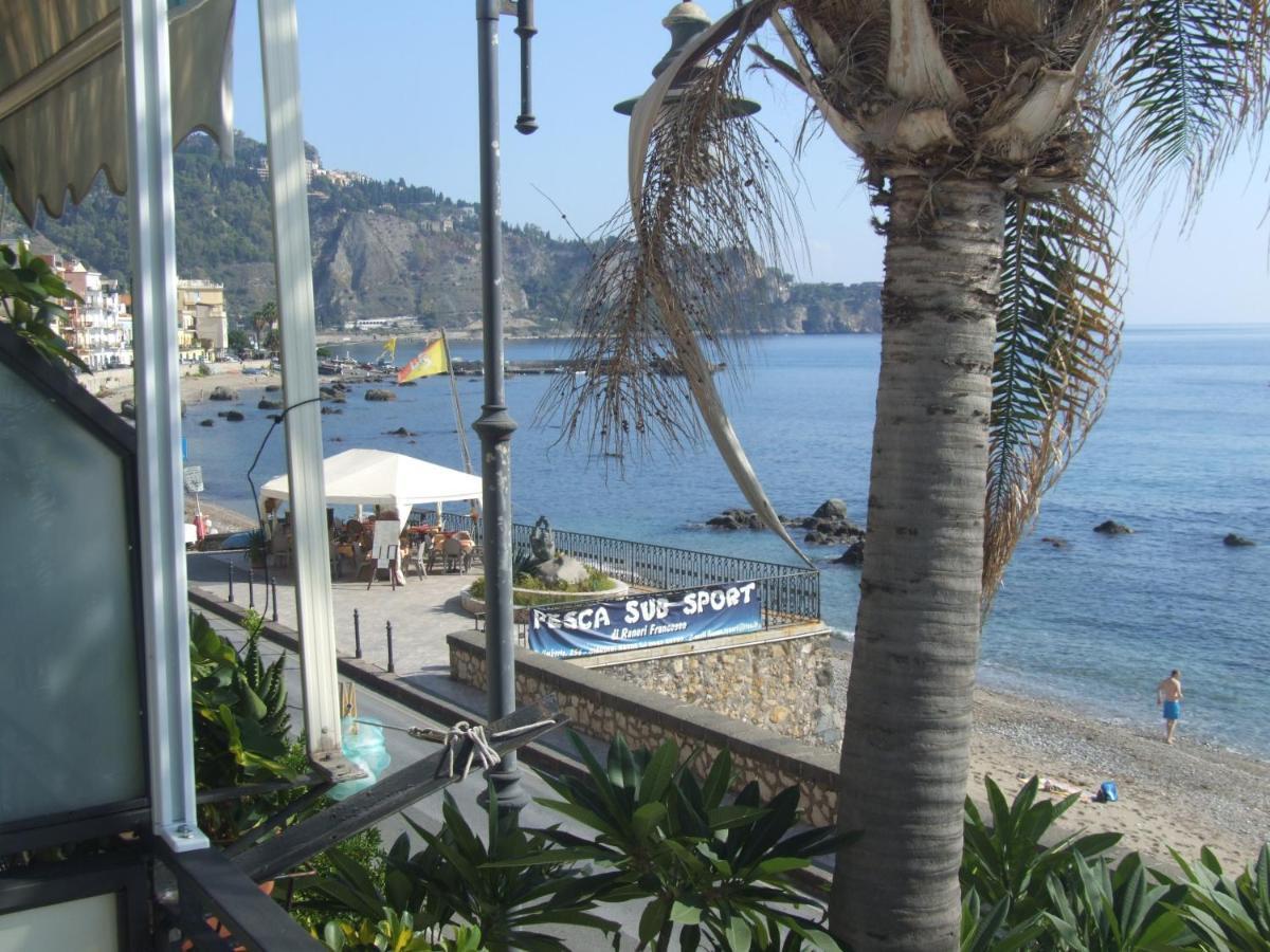 Casa Nicole Fronte Mare Giardini Naxos Exterior foto