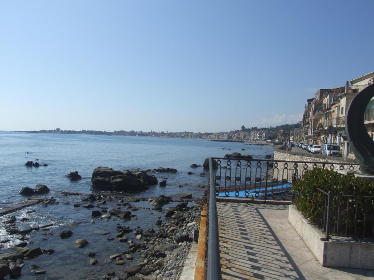 Casa Nicole Fronte Mare Giardini Naxos Exterior foto